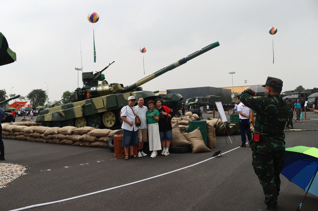Ấn tượng không gian trưng bày của Bộ Quốc phòng tại Triển lãm thành tựu Đất nước
