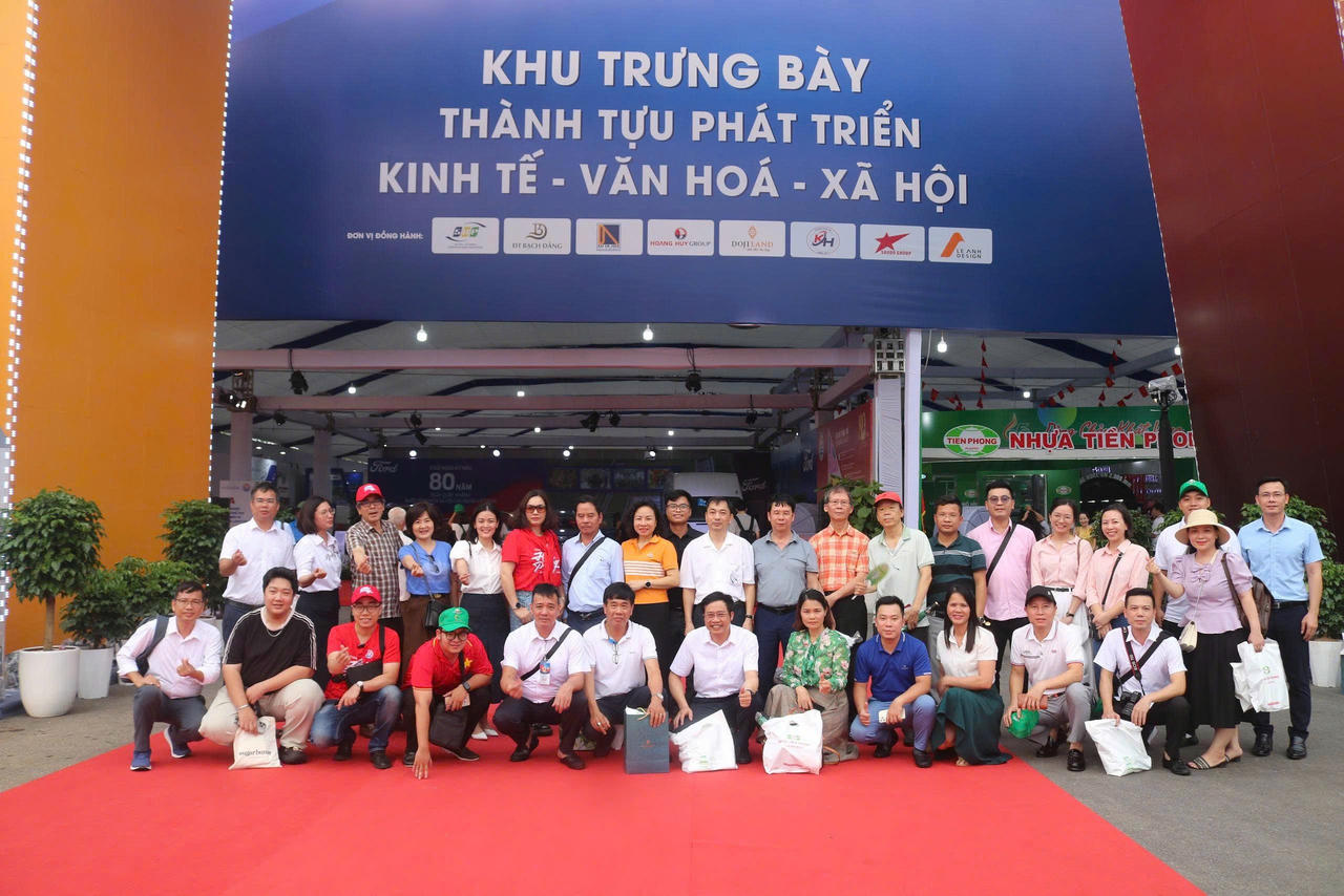 Sở Văn hoá Thể thao và Du lịch TP Hải Phòng đã tổ chức cho các phóng viên, nhà báo thường trú đi tham quan, trải nghiệm thực tế tại Triển lãm A80.