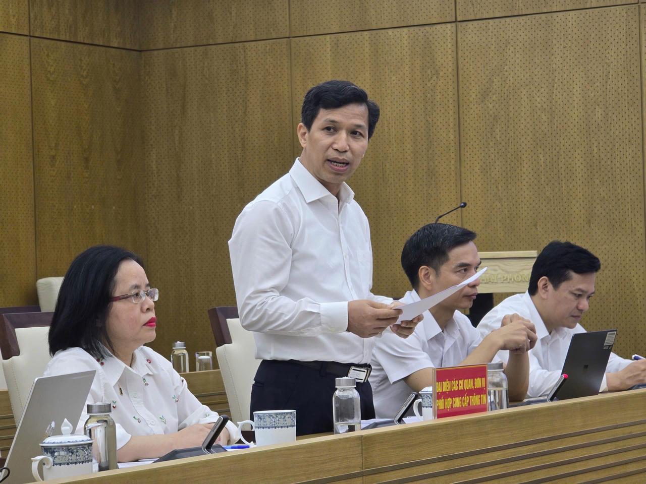 Ông Nguyễn Hồng Vinh - Phó Trưởng ban Tổ chức Thành ủy Hải Phòng thông tin về công tác chuẩn bị Đại hội Đảng bộ TP.