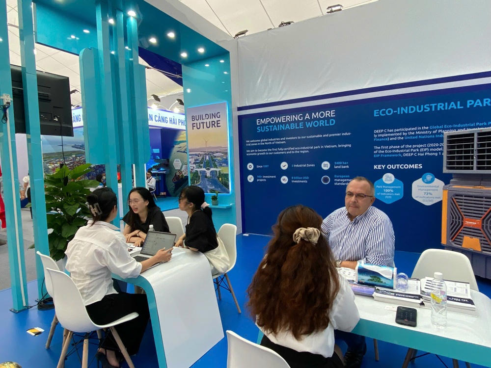 Gian trưng bày của Tổ hợp Khu công nghiệp DEEP C.