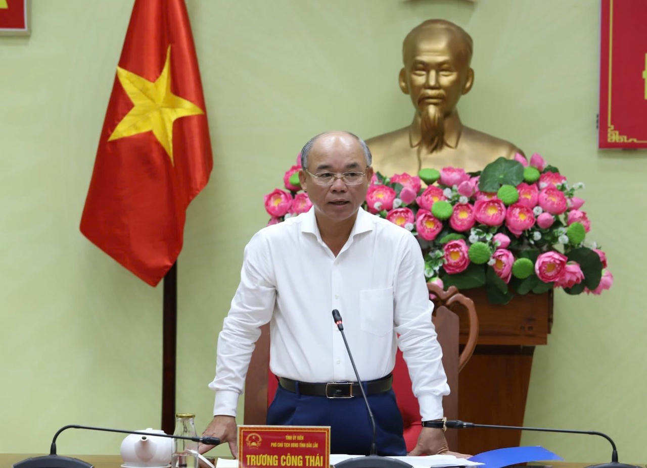 Phó Chủ tịch UBND tỉnh Đắk Lắk Trương Công Thái phát biểu tại cuộc họp. Ảnh Kim Bảo.