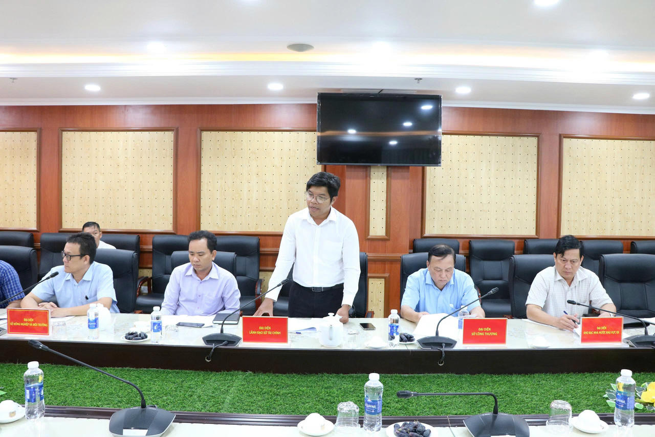 Đại diện lãnh đạo Sở Tài chính phát biểu tại buổi làm việc. 