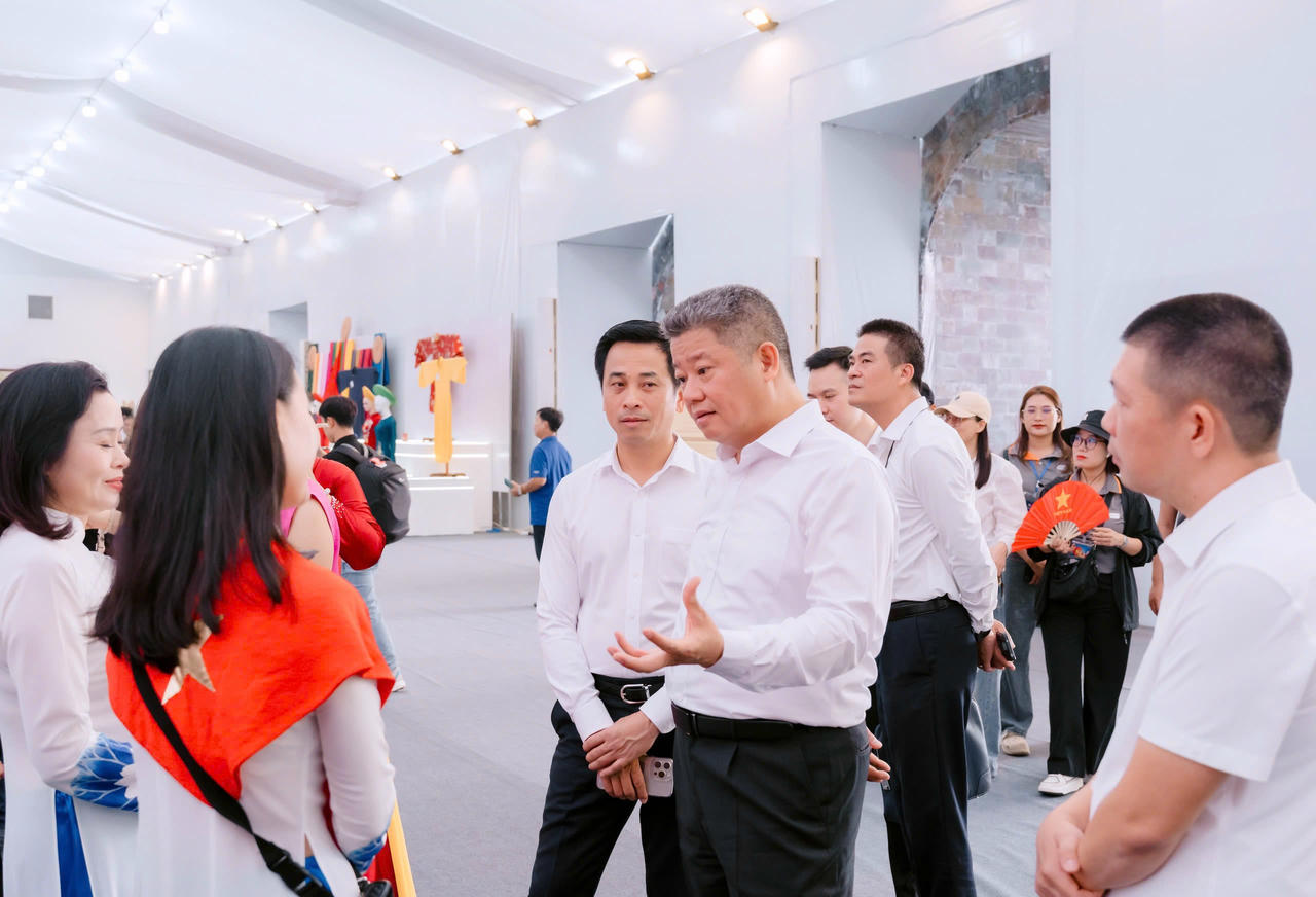 Hàng nghìn du khách tới thăm Không gian Truyền thống và Sáng tạo Hà Nội