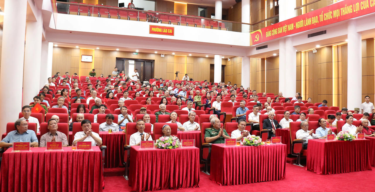 Các đại biểu tham dự buổi lễ