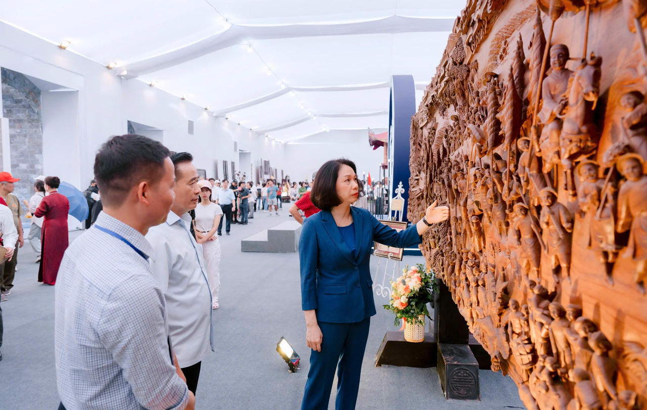 Hàng nghìn du khách tới thăm Không gian Truyền thống và Sáng tạo Hà Nội