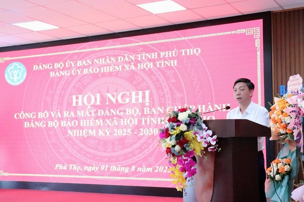 GIám đốc BHXH tỉnh Nguyễn Duy Phương phát biểu tại Hội nghị công bố và ra mắt Đảng bộ, Ban Chấp hành Đảng bộ BHXH tỉnh Phú Thọ.