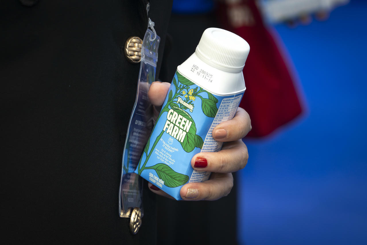 “Từ khi hình thành và suốt gần 50 phát triển Vinamilk luôn xác định sứ mệnh của mình là "Chăm sóc". Chúng tôi chăm sóc cho người dân bằng sản phẩm dinh dưỡng tốt nhất, đạt chuẩn quốc tế”- Ông Nguyễn Quang Trí, Giám đốc Điều hành Marketing Vinamilk, khẳng định. (Ảnh: Vi Nam)