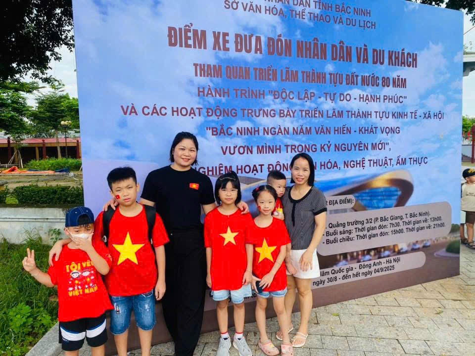 Mỗi ngày có tổng cộng 12 chuyến xe đưa đón 6 chuyến đi, 6 chuyến về.