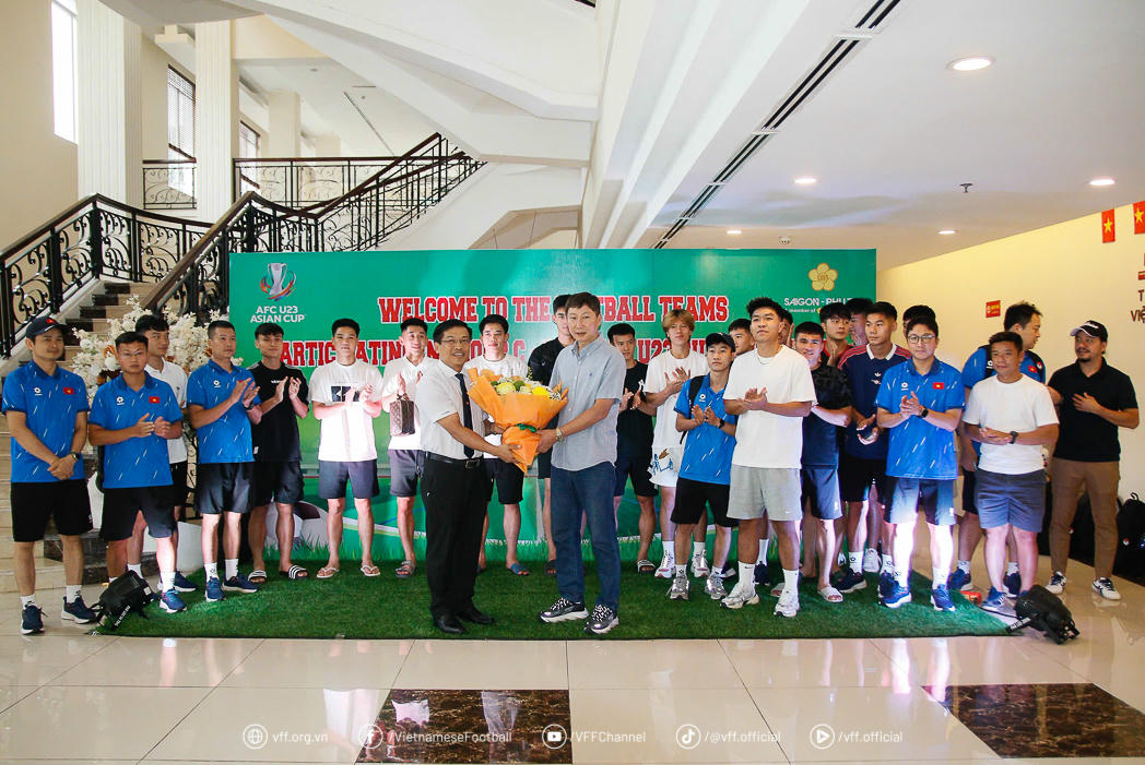 Đội tuyển U23 Việt Nam có mặt tại Việt Trì
