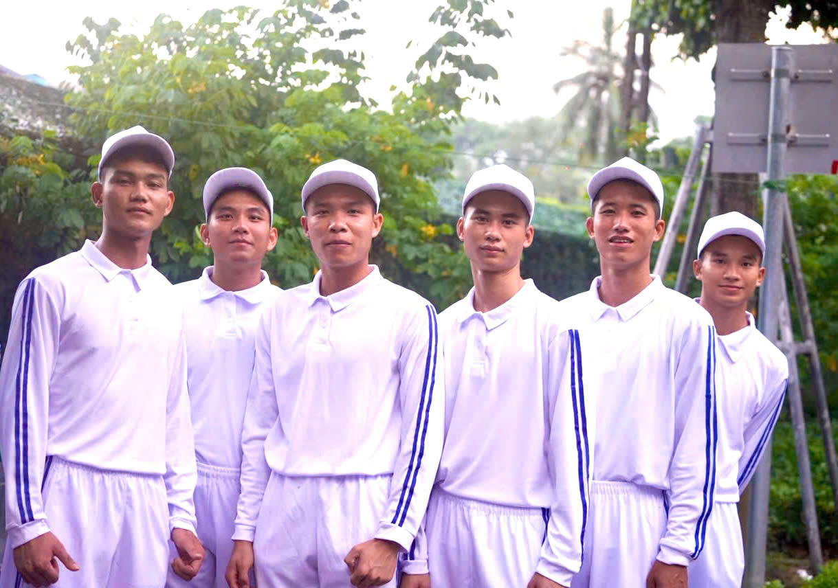 Niềm tự hào của những chiến sĩ "vùng cao" giữ Hồng kỳ