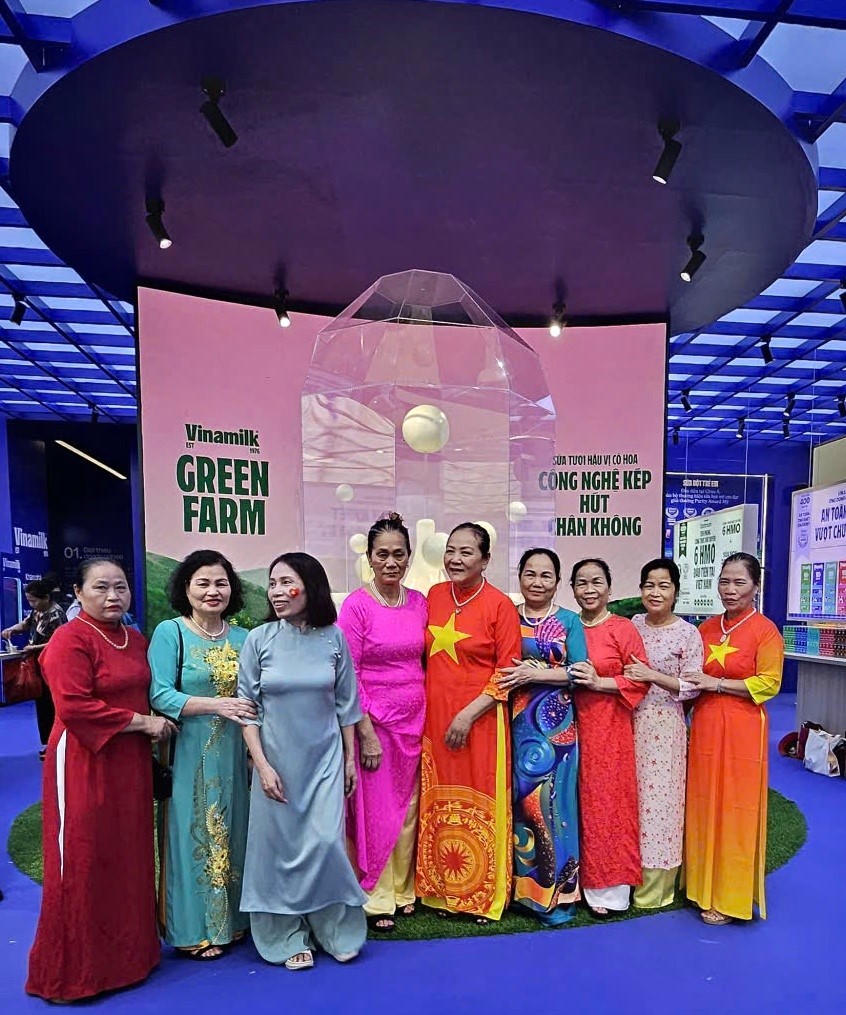 Không gian triển lãm của Vinamilk còn có nhiều góc check – in cho khách tham quan (Ảnh: Vi Nam)