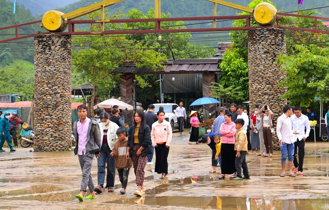 Đông đảo nhân dân các dân tộc và du khách đến thăm quan, trải nghiệm (Ảnh: CTV).