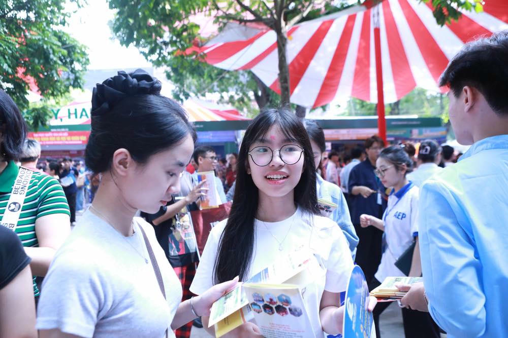 Nhiều đại học tặng sinh viên 100.000 đồng dịp Tết Độc lập 2/9