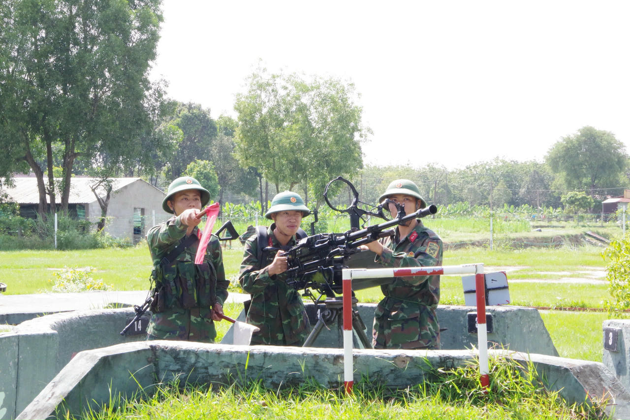 Quân đoàn 34 thường trực canh giữ bầu trời để Nhân dân vui Lễ