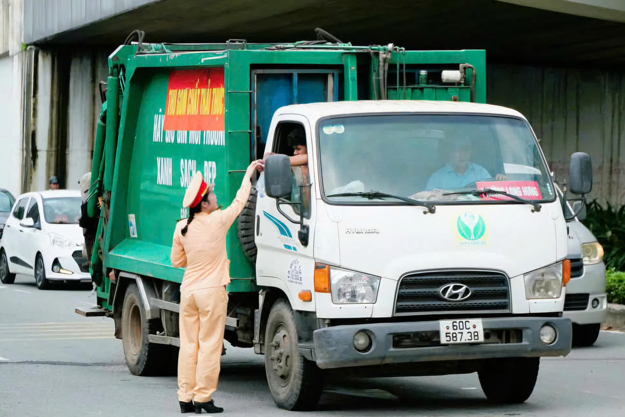 Cảnh sát giao thông Đồng Nai “Tiếp sức người dân – Vui Tết Độc lập”