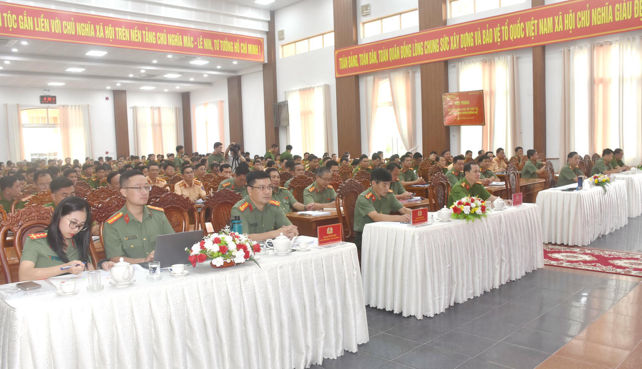 Lực lượng Công an tham gia lớp tập huấn về công tác PBGDPL do Cục Pháp chế và cải cách hành chính tư pháp (Bộ Công an) tổ chức tại Cà Mau (ngày 25/8).