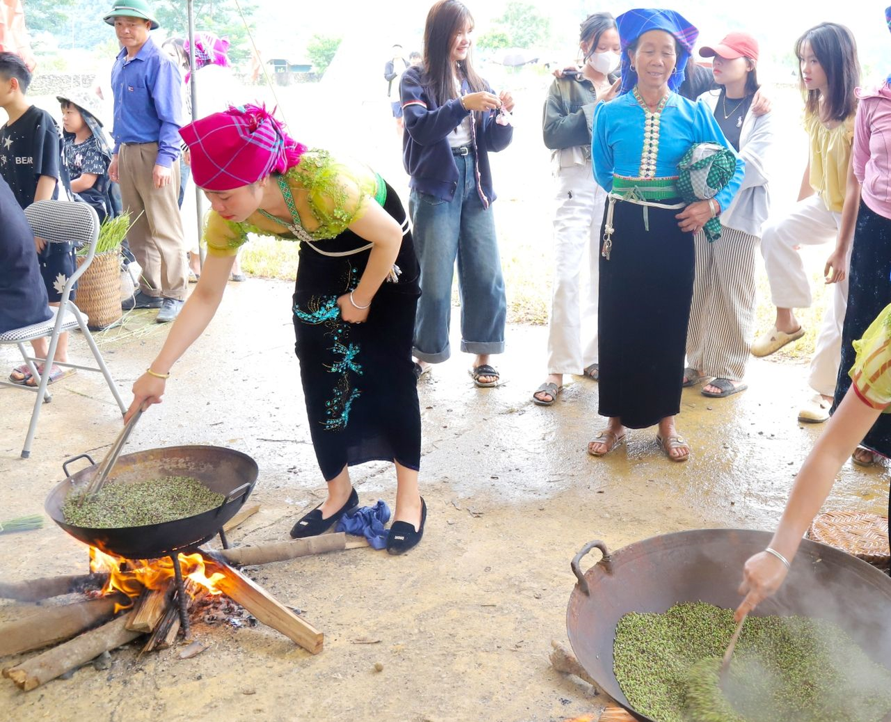 Phần thi làm cốm tại lễ hội (Ảnh:CTV).