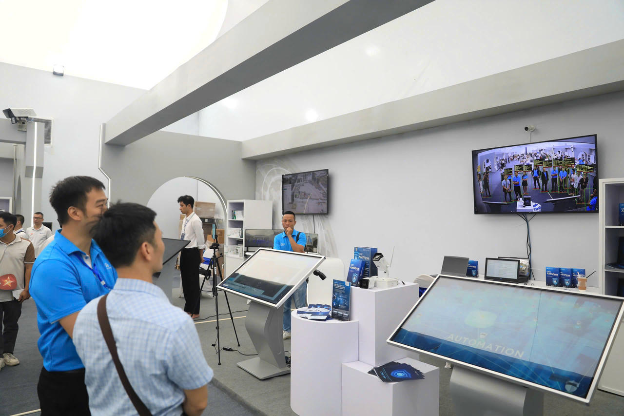 Hàng nghìn du khách tới thăm Không gian Truyền thống và Sáng tạo Hà Nội