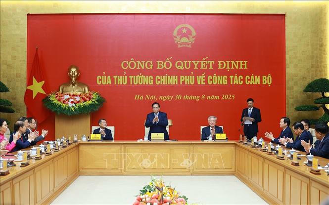 Thủ tướng Phạm Minh Chính dự Lễ công bố và trao Quyết định của Thủ tướng Chính phủ về công tác cán bộ. Ảnh: TTXVN