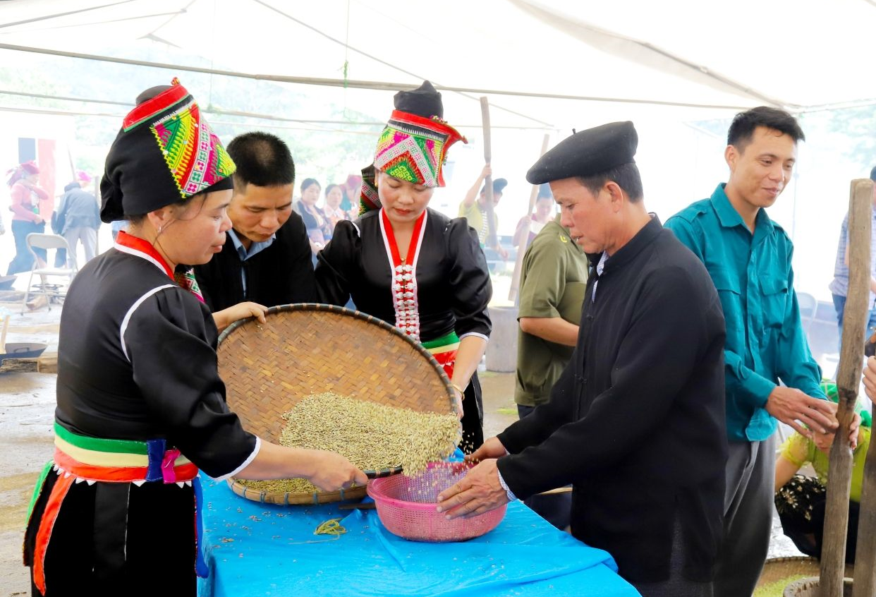 Nhiều hoạt động đặc sắc diễn ra tại Lễ hội mừng cơm mới xã Ngọc Chiến (Ảnh: CTV).