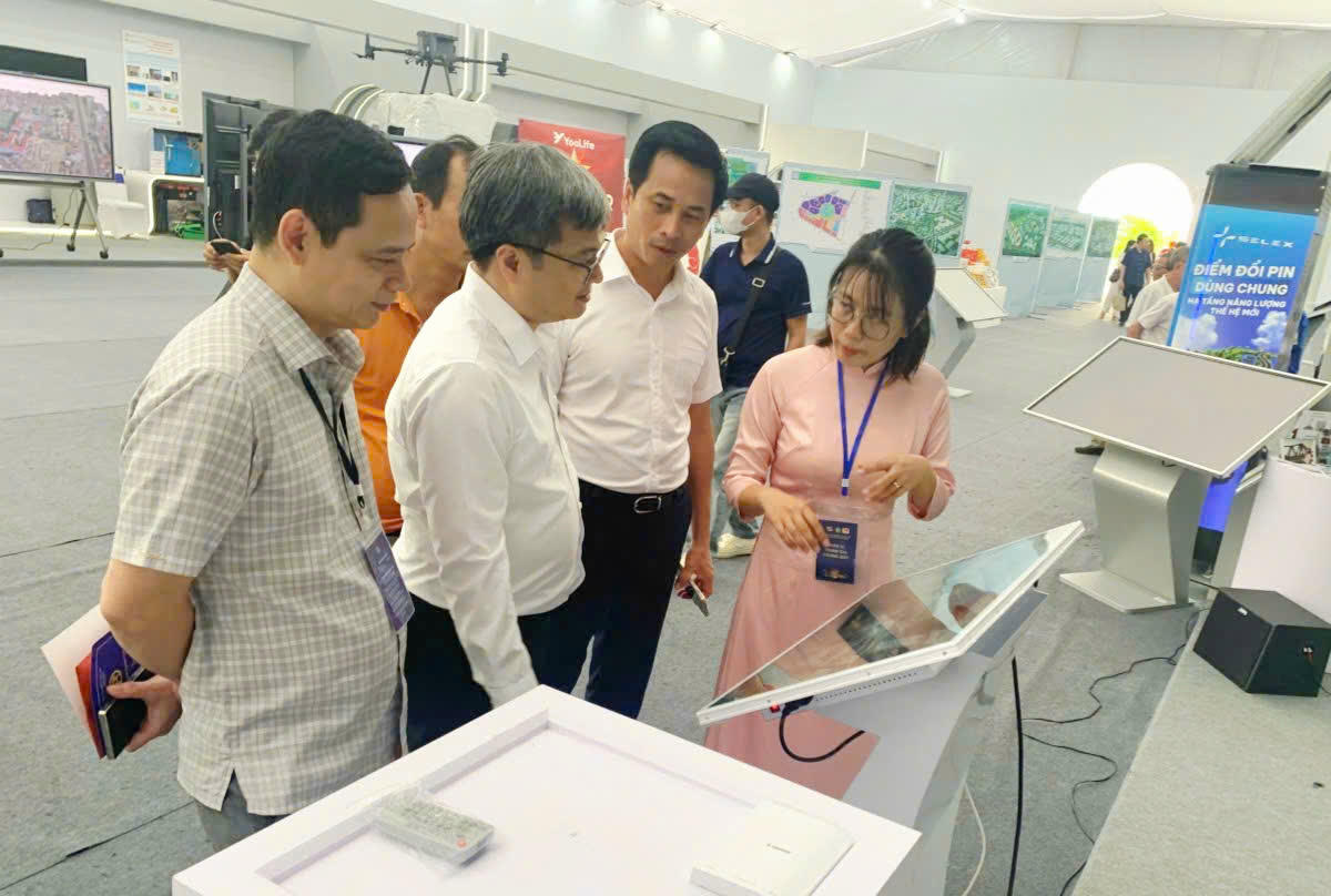 Hàng nghìn du khách tới thăm Không gian Truyền thống và Sáng tạo Hà Nội