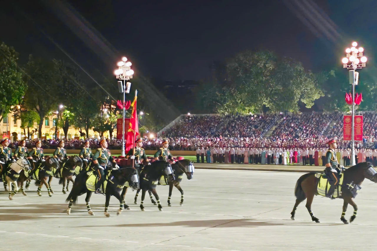 Cảnh sát cơ động Kỵ binh uy phong diễu binh trên Quảng trường Ba Đình