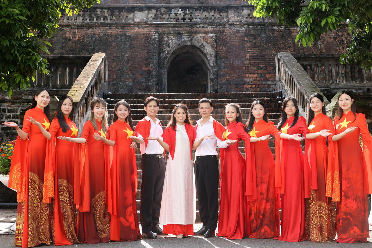 Áo dài truyền thống đồng hành cùng MV 'Đất Nước Trọn Niềm Vui' – Gửi gắm tình yêu nước qua từng tà áo, lời ca