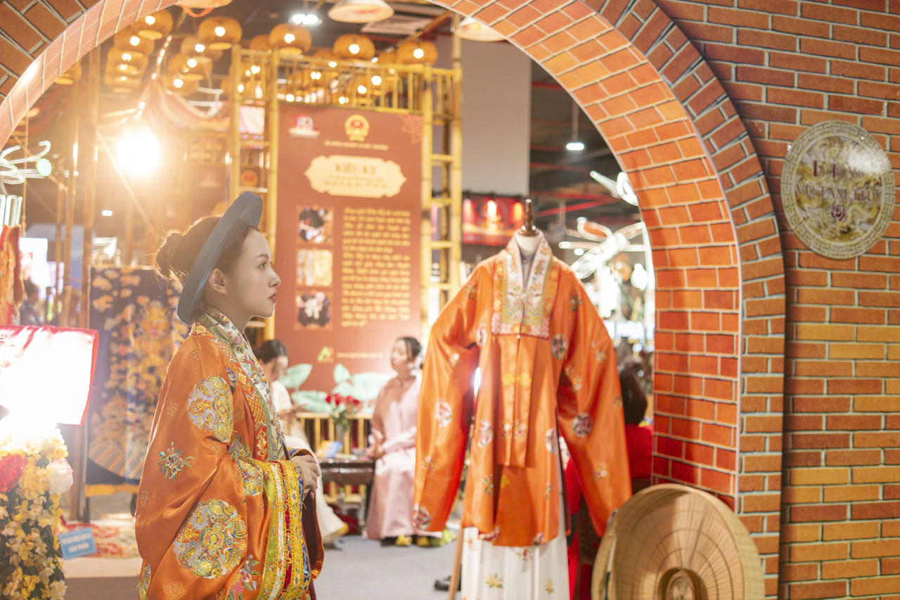 Trang phục của thương hiệu Cổ trang Việt Vũ Tâm Thư.