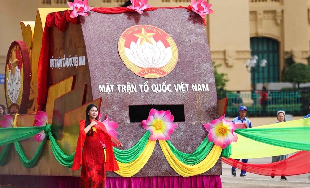 Áo dài truyền thống đồng hành cùng MV 'Đất Nước Trọn Niềm Vui' – Gửi gắm tình yêu nước qua từng tà áo, lời ca