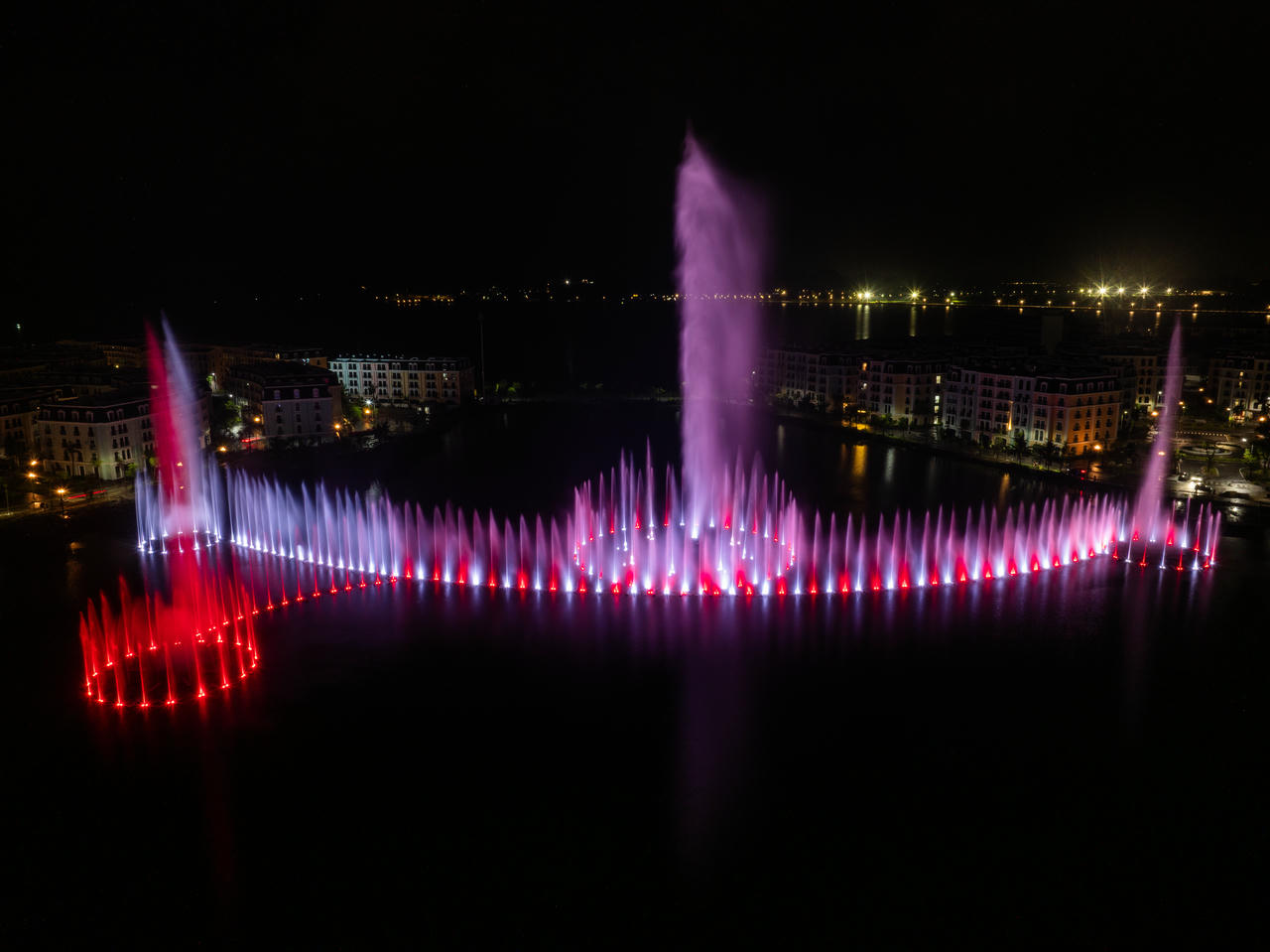 Lịch trình sẽ được cập nhật thường xuyên trên website và fanpage chính thức của Khu đô thị vịnh biển Halong Marina. Website: halongmarina.com.vn ; Fanpage: ttps://www.facebook.com/HalongMarinaVN