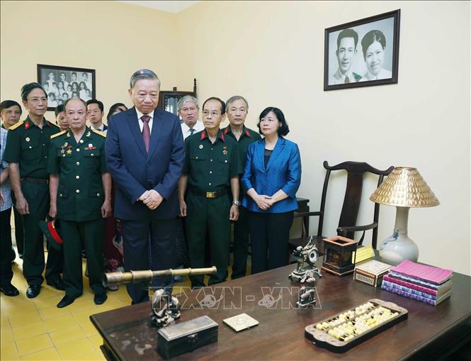Tổng Bí thư Tô Lâm thăm di tích nhà số 48 Hàng Ngang. Ảnh: Thống Nhất/TTXVN