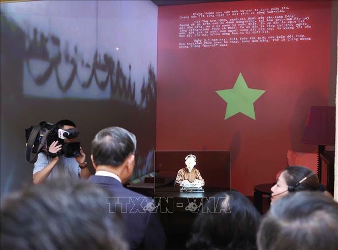 Tổng Bí thư Tô Lâm thăm di tích nhà số 48 Hàng Ngang. Ảnh: Thống Nhất/TTXVN