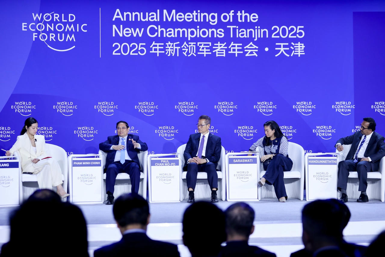 Thủ tướng Phạm Minh Chính phát biểu tại Hội nghị thường niên các nhà tiên phong lần thứ 16 của Diễn đàn Kinh tế Thế giới (WEF) - Ảnh: VGP