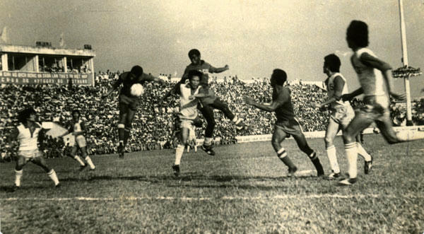 Đội bóng ĐSVN trên sân Thống Nhất năm 1976 – Ảnh: tư liệu

