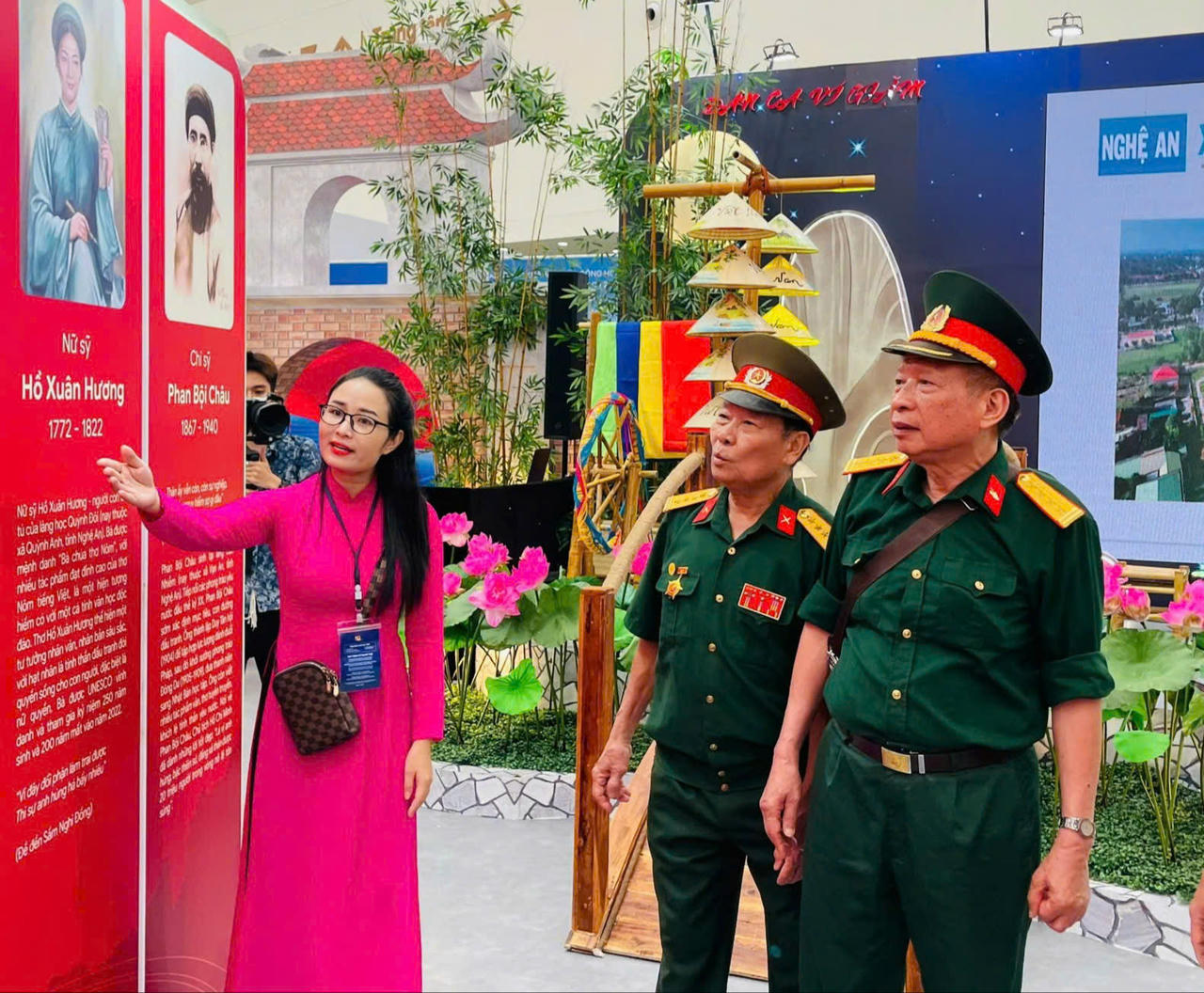 Những bóng hồng làng Sen tại Triển lãm Thành tựu Đất nước