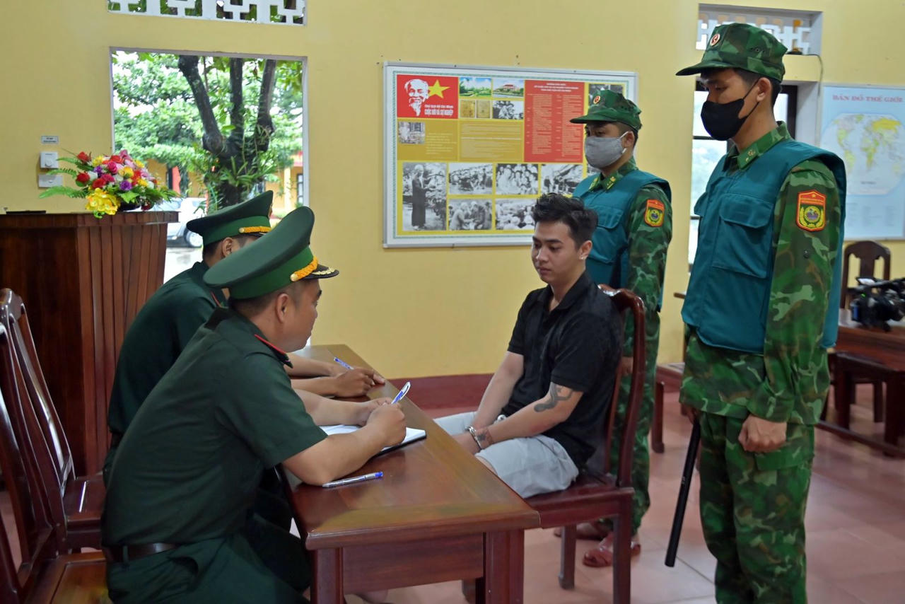 Bắt quả tang đối tượng tàng trữ trái phép chất ma túy