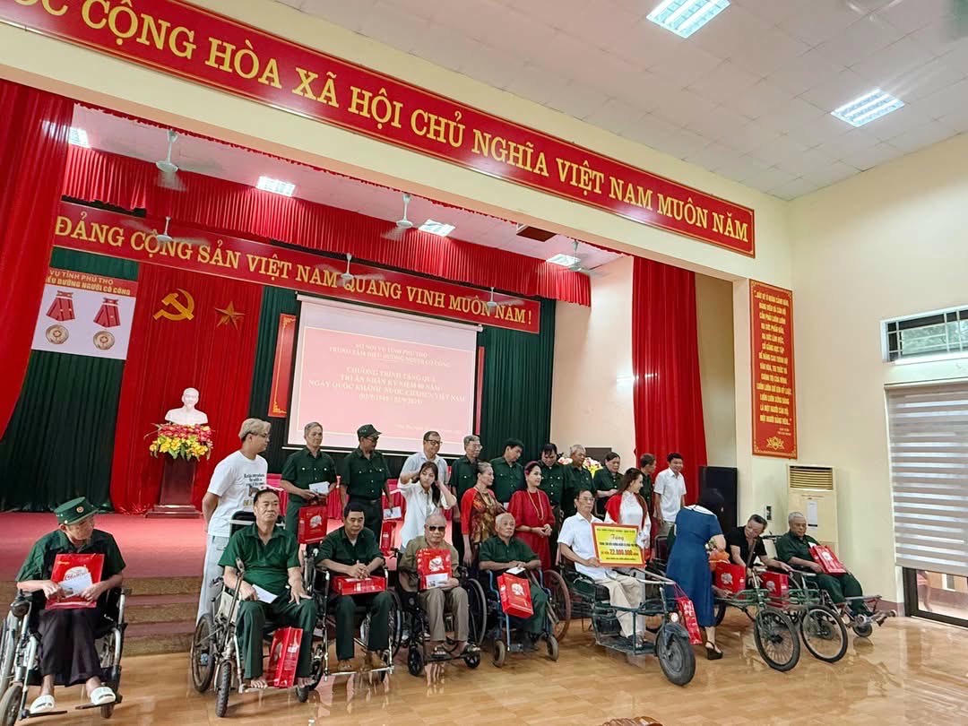 
Lòng biết ơn không chỉ dừng lại ở những lời nói đẹp đẽ, mà cần được thể hiện bằng những hành động chân thành và cụ thể. Chỉ khi đi cùng hành động, sự tri ân mới trở nên sống ý nghĩa và lan tỏa giá trị đích thực.
