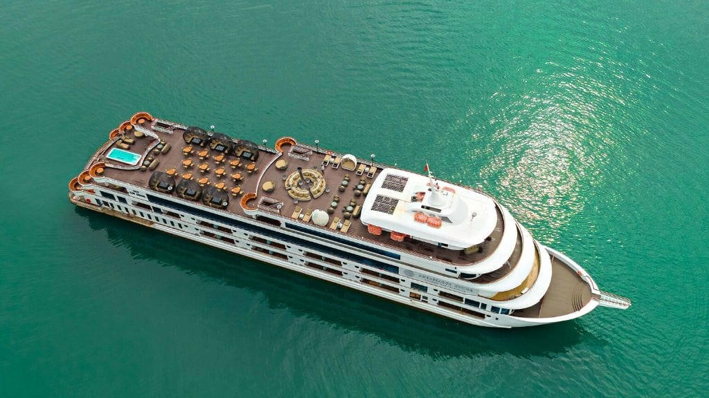 Tham quan vịnh Hạ Long trên du thuyền tham quan (Ambasador Day Cruise 600 chỗ), hoặc du thuyền ăn tối (Ambasador Dinner Cruise 600 chỗ)