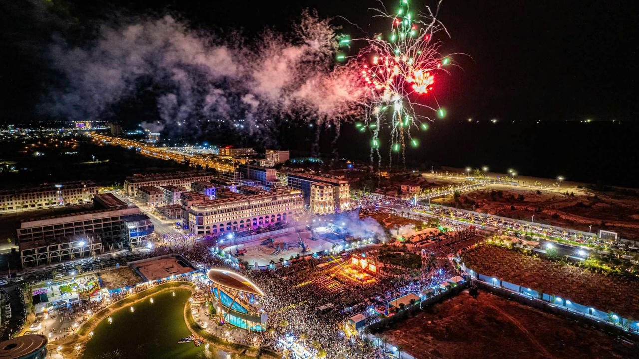 Khoảnh khắc pháo hoa bừng sáng trên bầu trời Quảng Trị, hứa hẹn là điểm nhấn ấn tượng trong dịp Tết Độc lập.