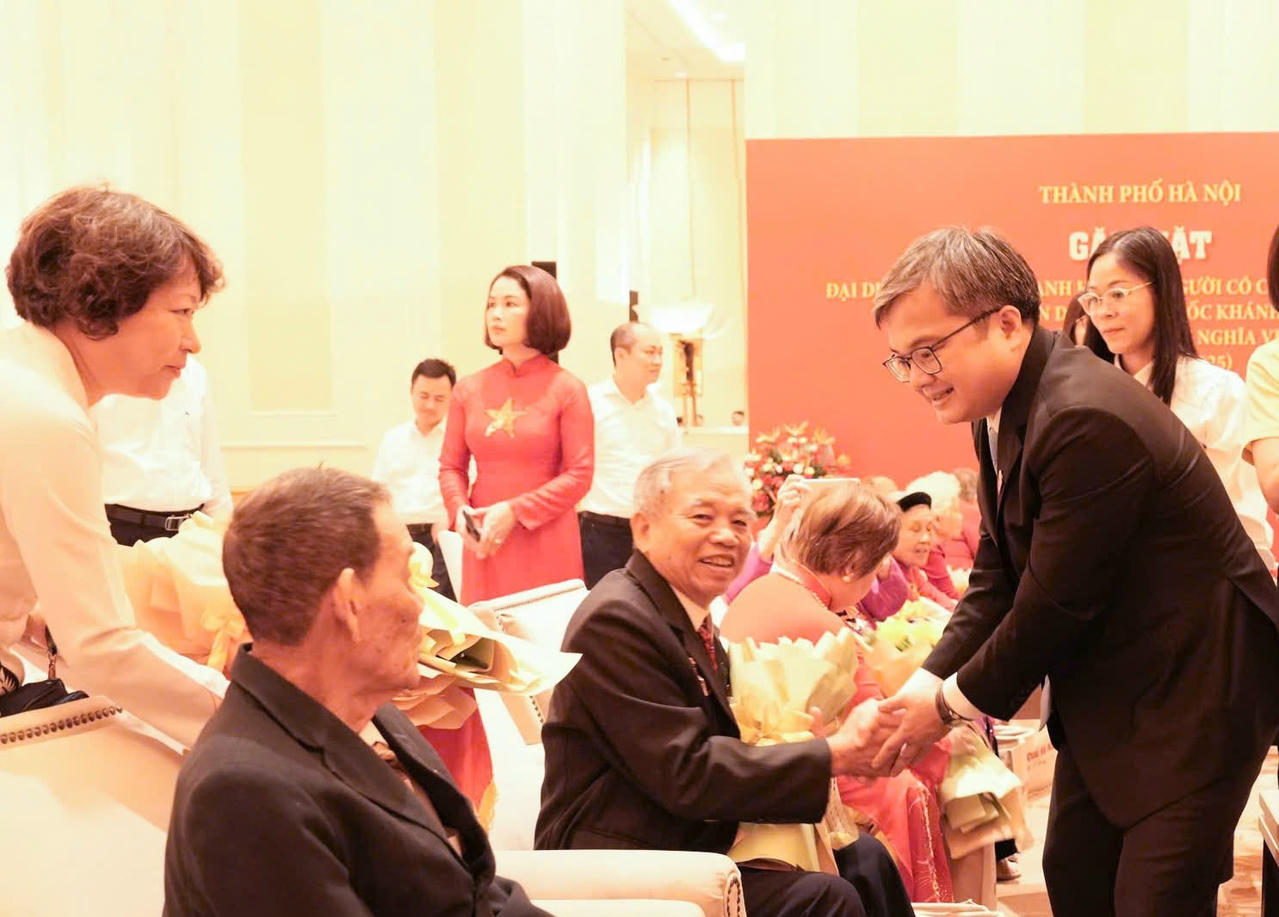 Đảng bộ, chính quyền và Nhân dân Thủ đô sẽ tiếp tục quan tâm sâu sắc hơn nữa đến đời sống của người có công, các gia đình người có công, đảm bảo luôn được hưởng thụ cuộc sống ngày càng ấm no, hạnh phúc, xứng đáng với những gì đã đóng góp cho Tổ quốc.