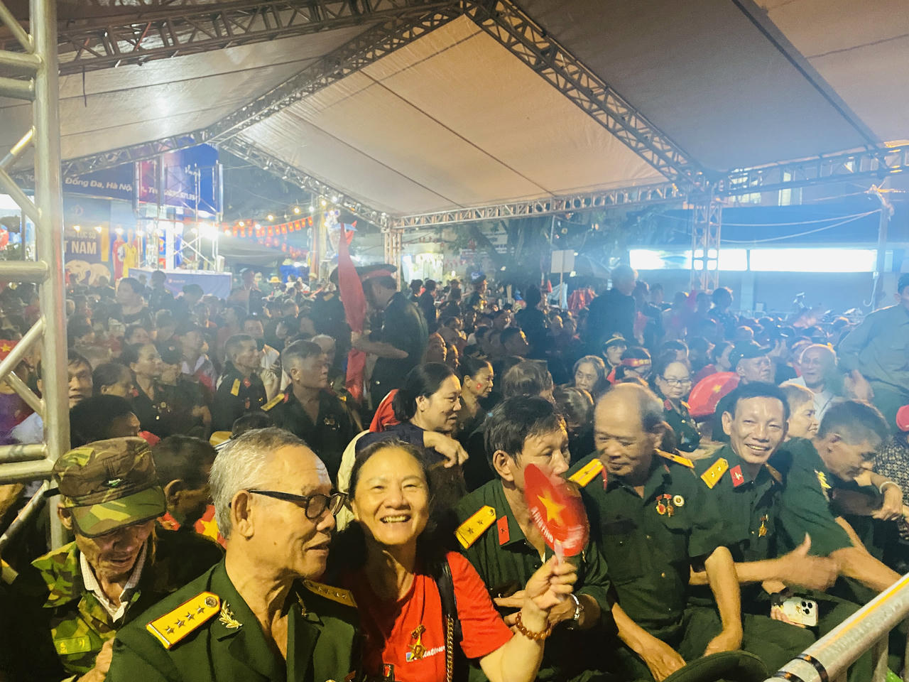 Được có mặt tại đây, giữa lòng Thủ đô, là một kỷ niệm không thể nào quên của chúng tôi. Hoà bình đẹp lắm!