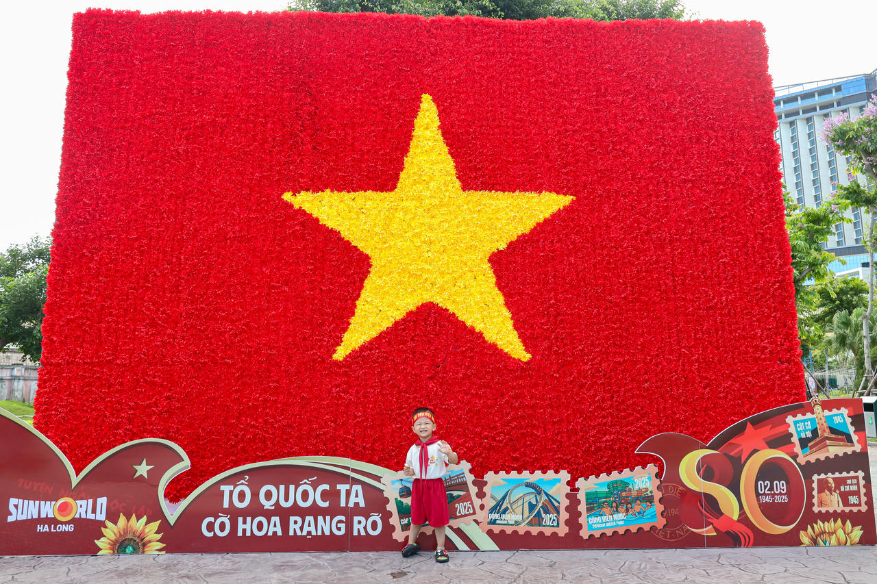 "Trẻ em hôm nay - thế giới ngày mai"  