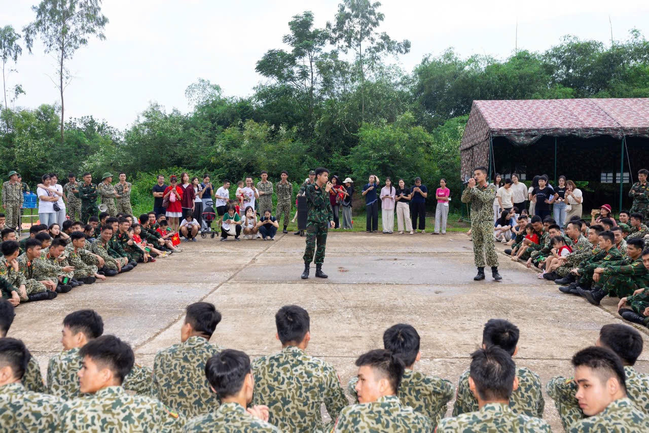 Khối Đặc công và tình cảm quân dân thắm thiết trước thềm diễu binh A80