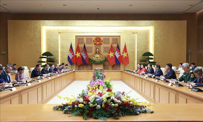 Thủ tướng Phạm Minh Chính hội kiến Chủ tịch Đảng Nhân dân Campuchia, Chủ tịch Thượng viện Campuchia Hun Sen. Ảnh: Dương Giang/TTXVN