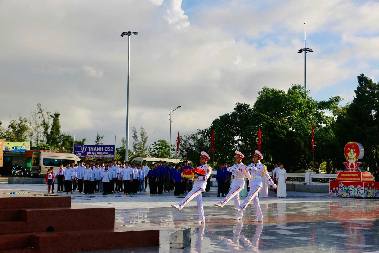 Buổi Lễ Thượng cờ Tổ quốc diễn ra trong không khí thiêng liêng, trang trọng.