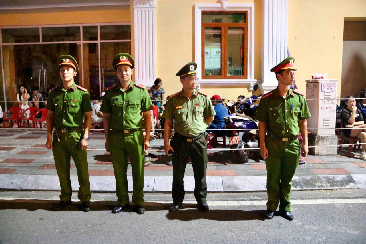 Công tác an ninh, trật tự, phòng cháy chữa cháy, điều tiết giao thông được triển khai nghiêm túc, giúp các hoạt động diễn ra trong không khí an toàn, văn minh.