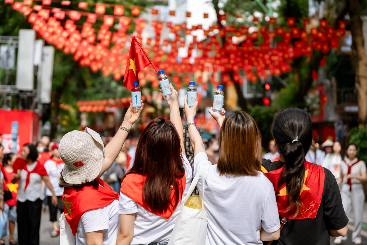 Vinamilk đồng hành cùng triệu trái tim Việt, góp mặt trong từng niềm vui nhỏ của đại lễ lớn. (Ảnh: Vi Nam)