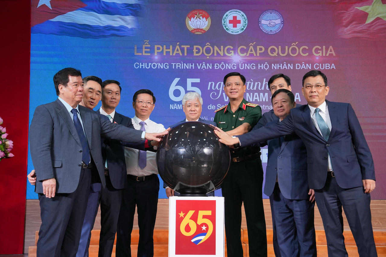 Lễ phát động toàn quốc: Gắn kết triệu tấm lòng người dân Việt Nam, hướng về nhân dân Cuba anh em. Ảnh: MB