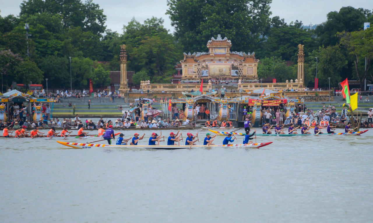Mỗi độ đua tham gia tranh tài theo thể lệ hai vòng bốn tráo, riêng độ cúng nam và độ phá sẽ đua ba vòng sáu tráo.