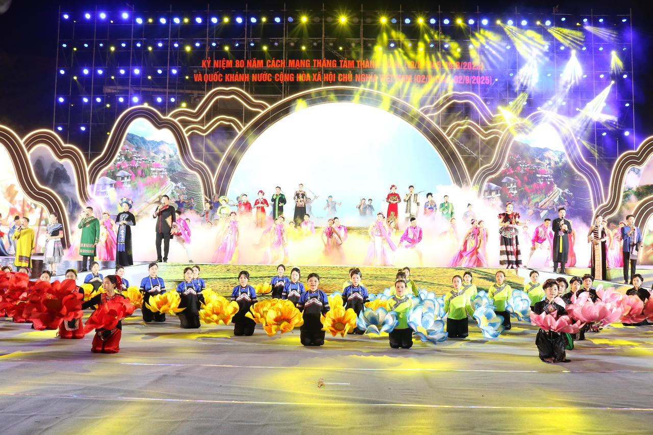 Tiết mục mở màn chương trình nghệ thuật đặc biệt chào mừng kỷ niệm 80 năm Cách mạng Tháng Tám thành công và Quốc khánh nước Cộng hòa xã hội chủ nghĩa Việt Nam (2/9/1945 – 2/9/2025)